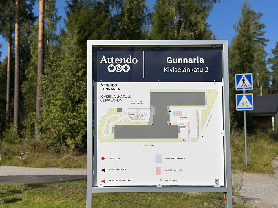 Gunnarlan opastekyltti pihalla