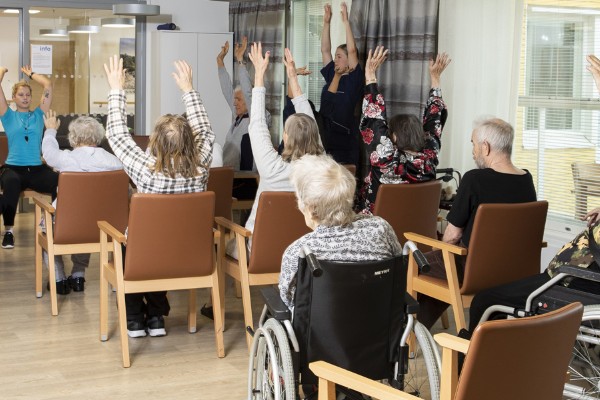 Fysioterapeutti tuo aktiivisuutta arkeen