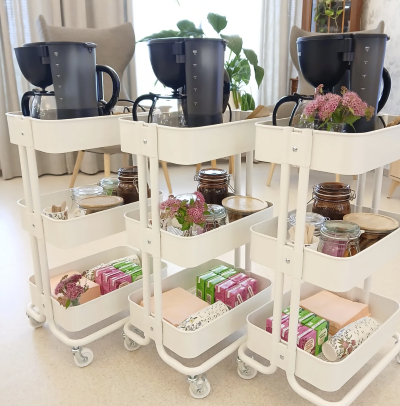 Attendo Kilpiäisen kolme kahvikärryä